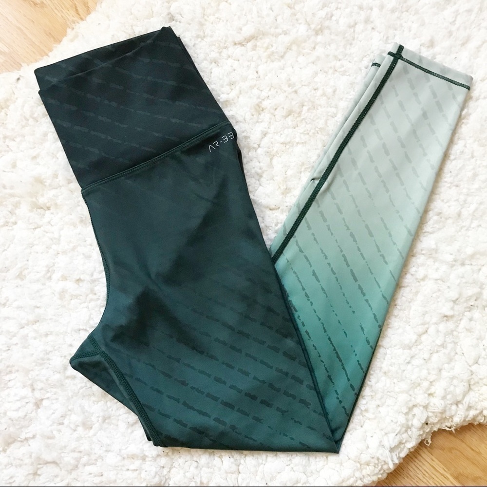 AR-33 AOP Gradual Green Ombre Leggings Sz Med - Picture 9 of 9